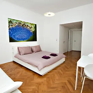 3* Vendégház Galeria River